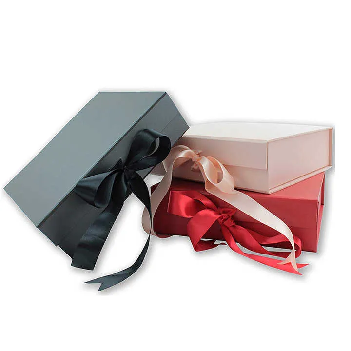 صندوق هدايا لحفلات الزفاف قابل للطي . Luxury Magnetic Foldable Wedding Favor Box for