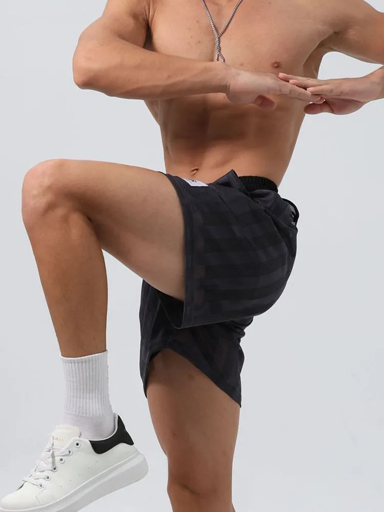 Men's Mesh-Lined Double-Layer Sports Fitness Breathable Sweat-Wicking Quick-Dry Shorts