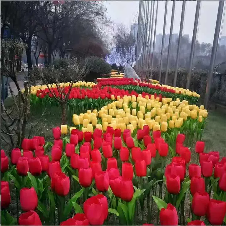 Outdoor Artificial Tulip Lights Square Garden Decorative Light Waterproof Solar Powered Plantsأضواء خارجية من زهور التوليب الصناعية بإضاءة ديكورية مربعة للحديقة مقاومة للماء نباتات تعمل بالطاقة الشمسية