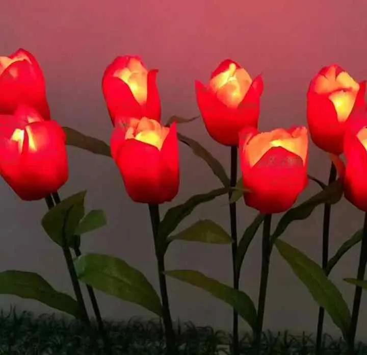 Outdoor Artificial Tulip Lights Square Garden Decorative Light Waterproof Solar Powered Plantsأضواء خارجية من زهور التوليب الصناعية بإضاءة ديكورية مربعة للحديقة مقاومة للماء نباتات تعمل بالطاقة الشمسية