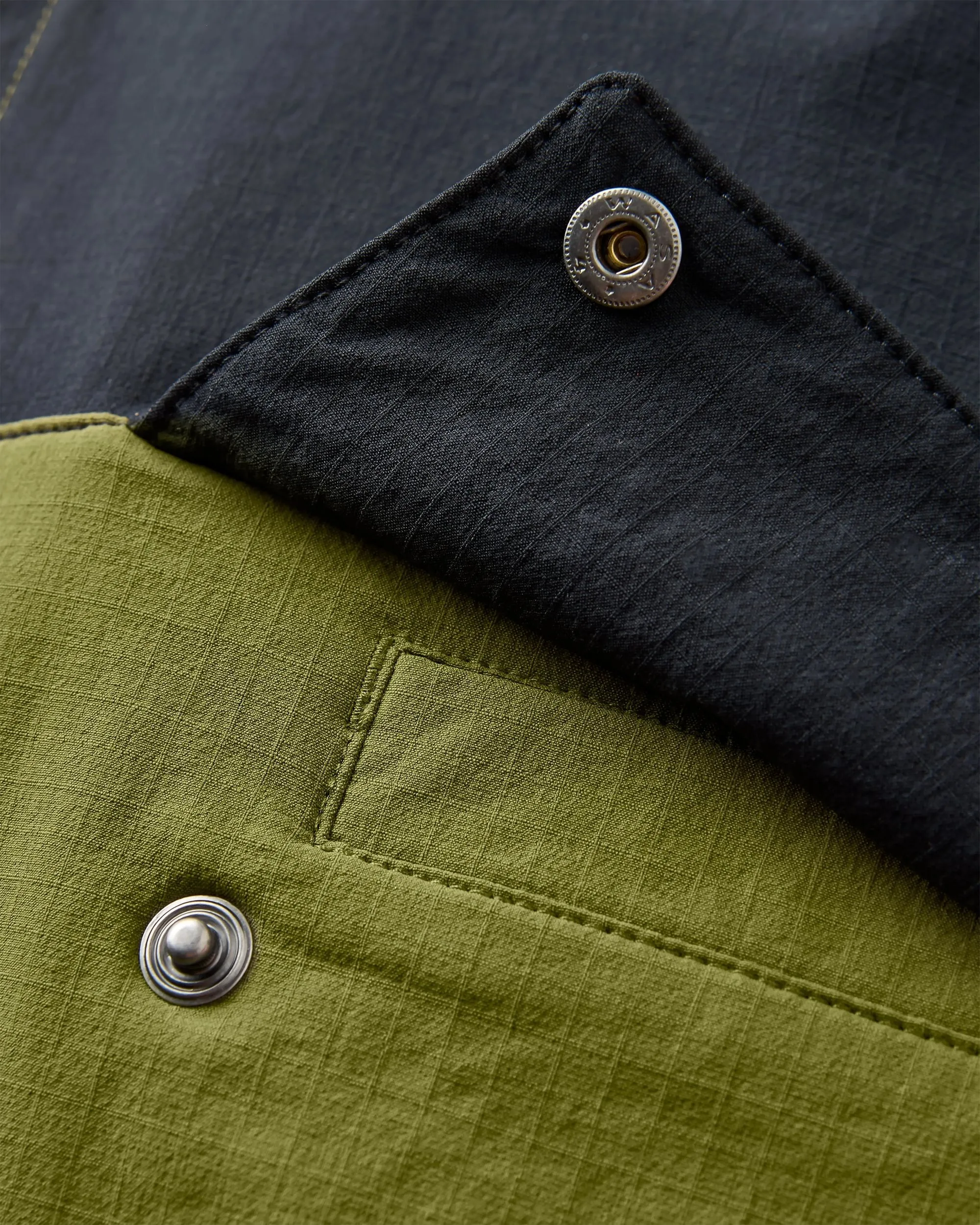 Roamer Lite Recycled Softshell Jacket - Black/Khaki