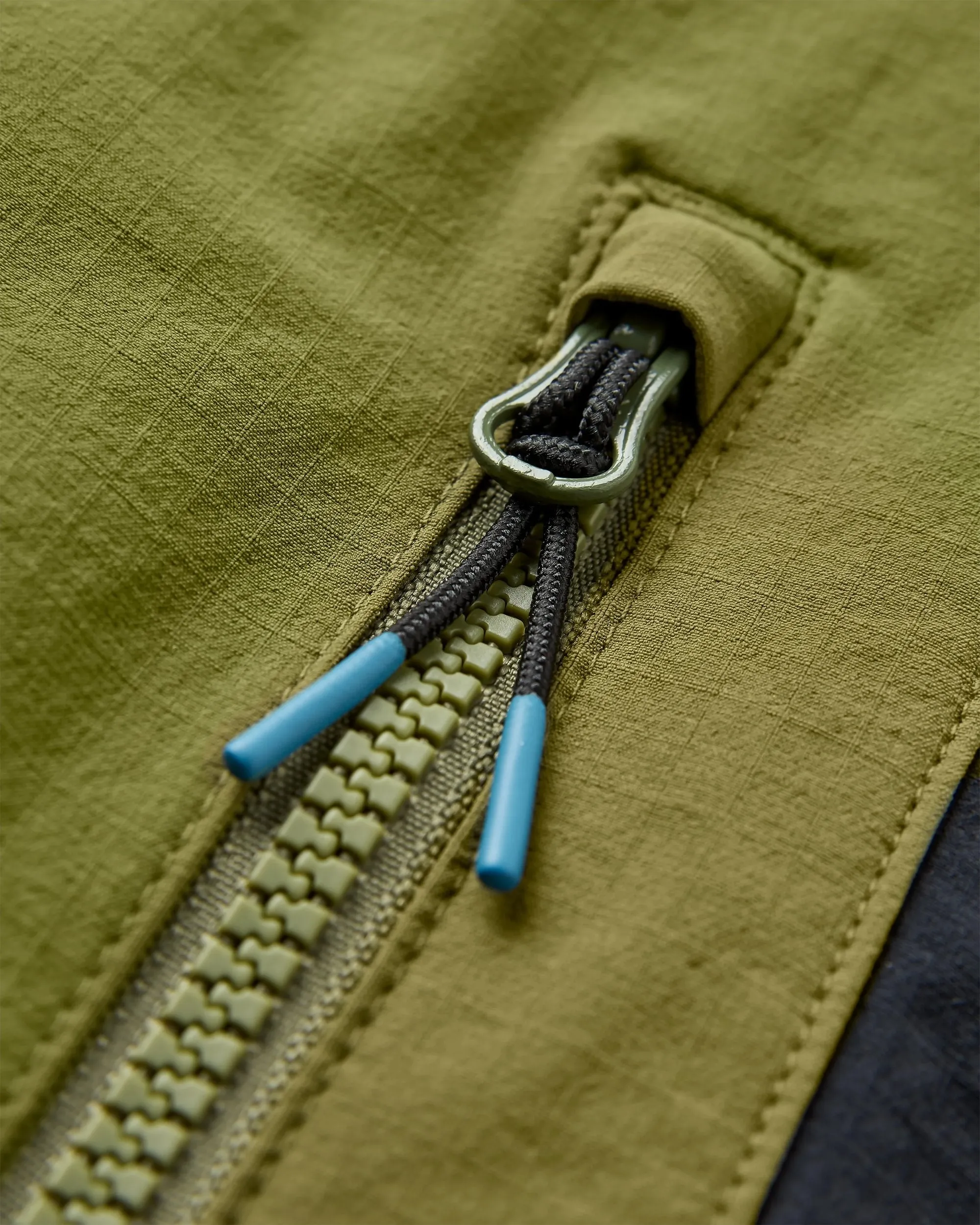 Roamer Lite Recycled Softshell Jacket - Black/Khaki