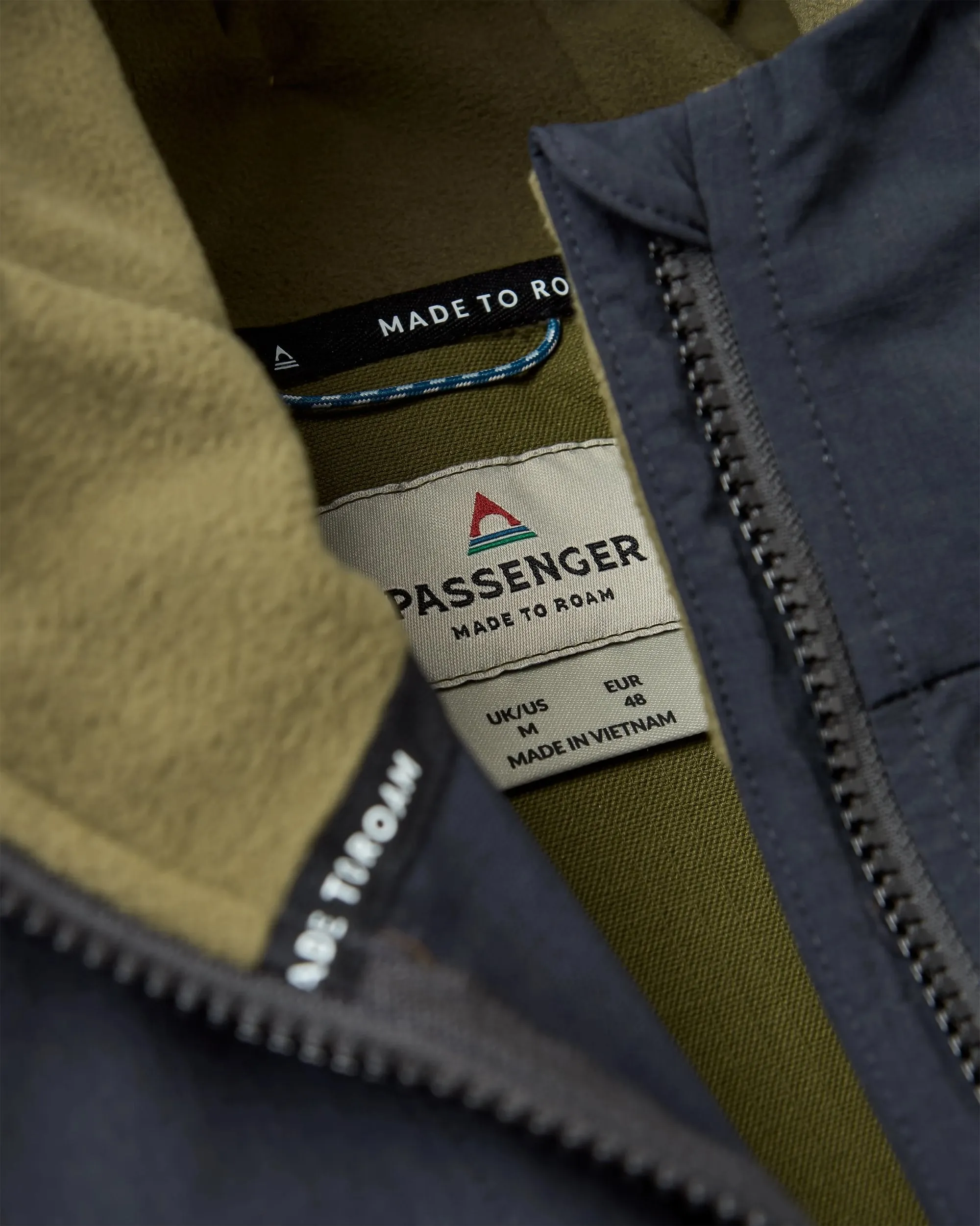 Roamer Lite Recycled Softshell Jacket - Black/Khaki